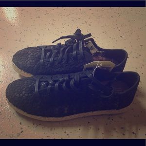 Toms Black Lace Mosaic Mesh Shoes Size 8 Brand New